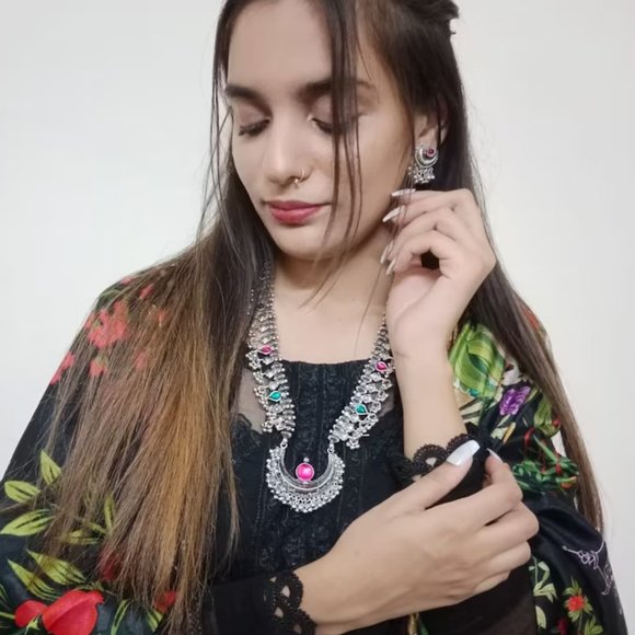 Jewelry Set With Multicolor Glass Stone, Long Pendant Necklace WithSmall Earring - Picture 5 of 6